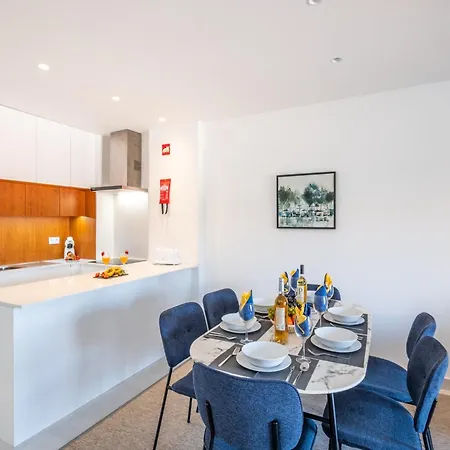 Apartment In Albufeira Near Sea Beach 아파트 알부페이라