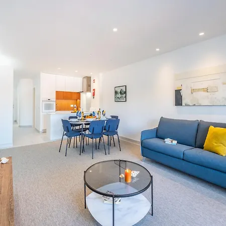 Modern Apartment, Sleeping 4