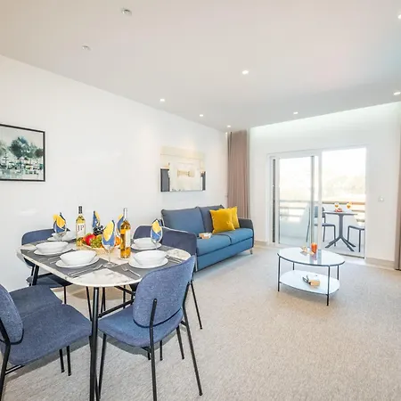 Modern Apartment, Sleeping 4 * Albufeira