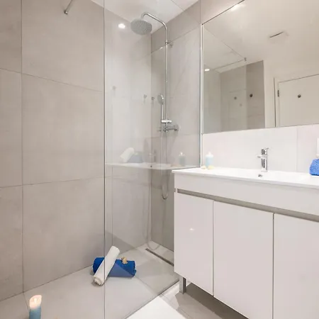 Modern Apartment, Sleeping 4 Apartment